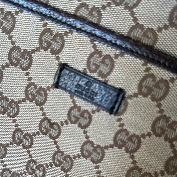 Gucci GG Canvas Messenger Monogram Bag - Picture 3 of 13
